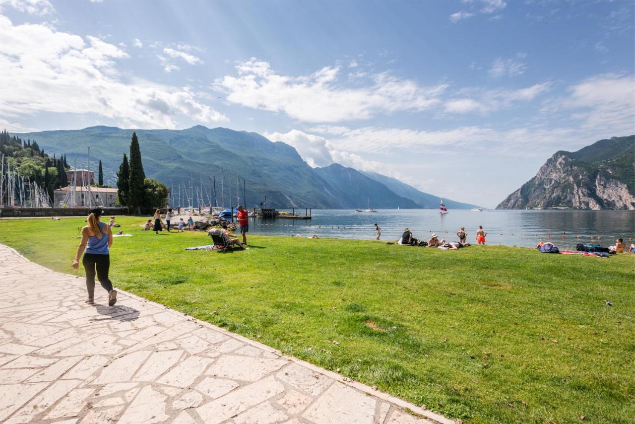 Al Lago Camping & Rooms Riva del Garda Exterior foto