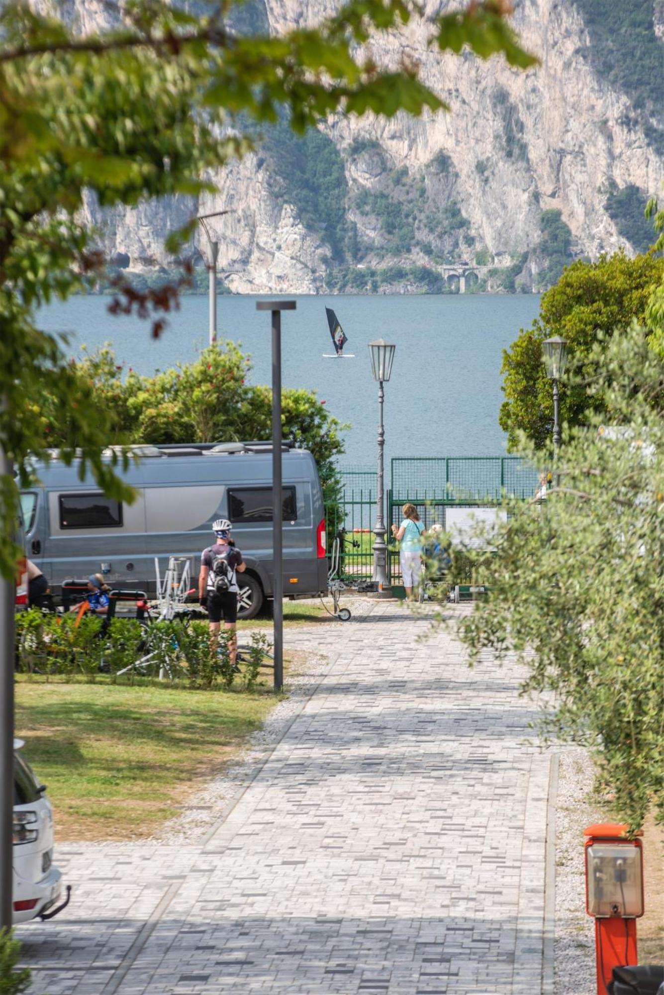 Al Lago Camping & Rooms Riva del Garda Exterior foto